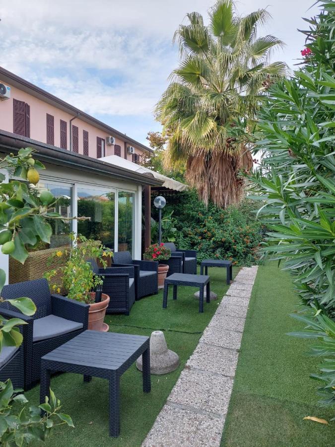 Hotel Patrizia مارينا دي ماسا المظهر الخارجي الصورة