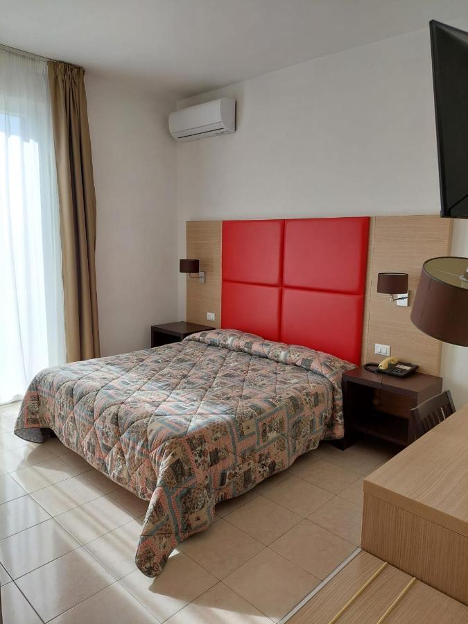 Hotel Patrizia مارينا دي ماسا المظهر الخارجي الصورة