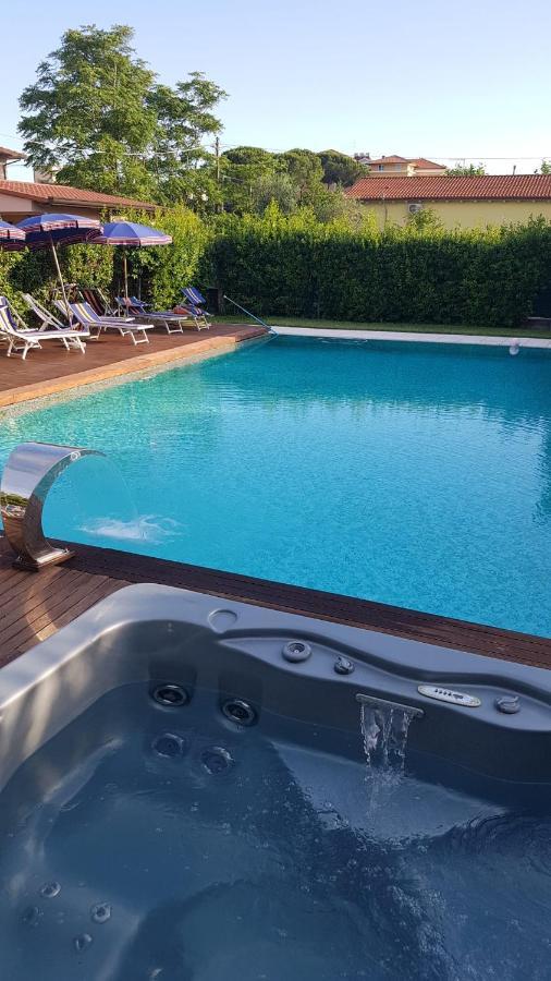 Hotel Patrizia مارينا دي ماسا المظهر الخارجي الصورة