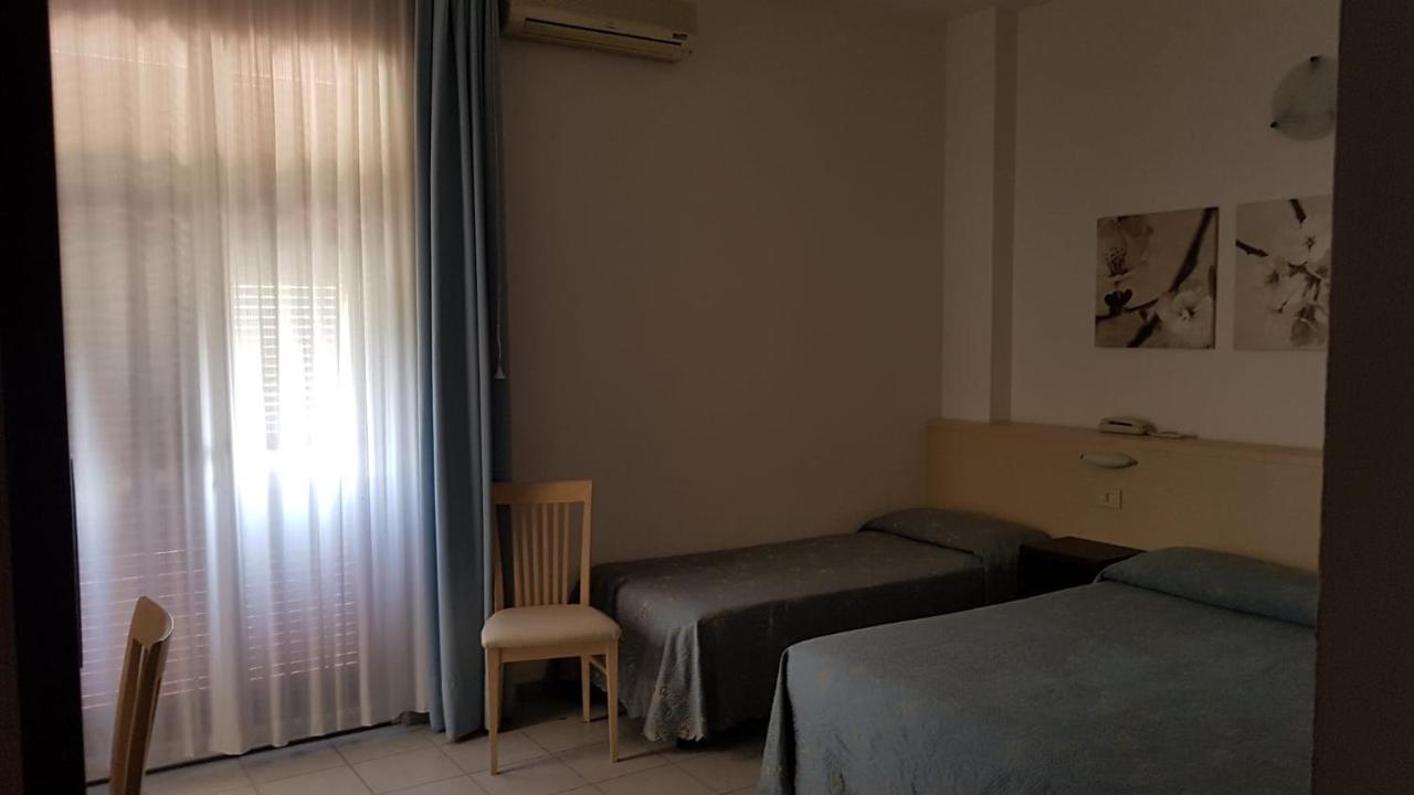 Hotel Patrizia مارينا دي ماسا المظهر الخارجي الصورة
